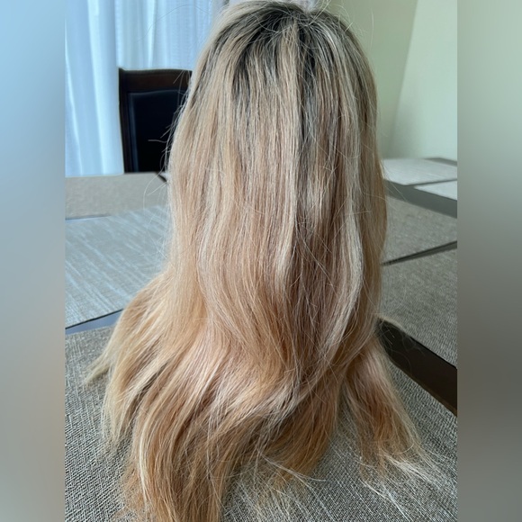 Uniwigs 16" 01R-Almond Frost 130% density 22" cap - Picture 5 of 8